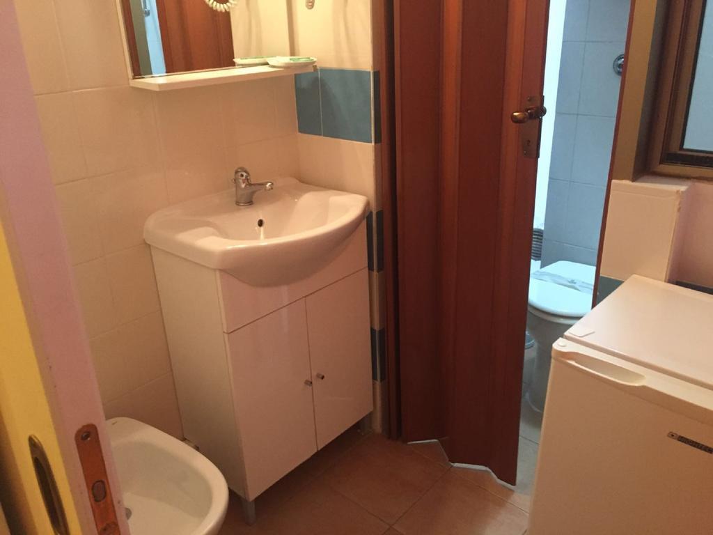 Moon House B&B Cagliari Exteriör bild