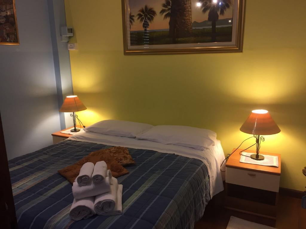 Moon House B&B Cagliari Exteriör bild